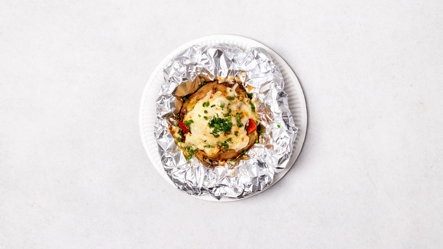 Pieczony ziemniak z kebabem gyros