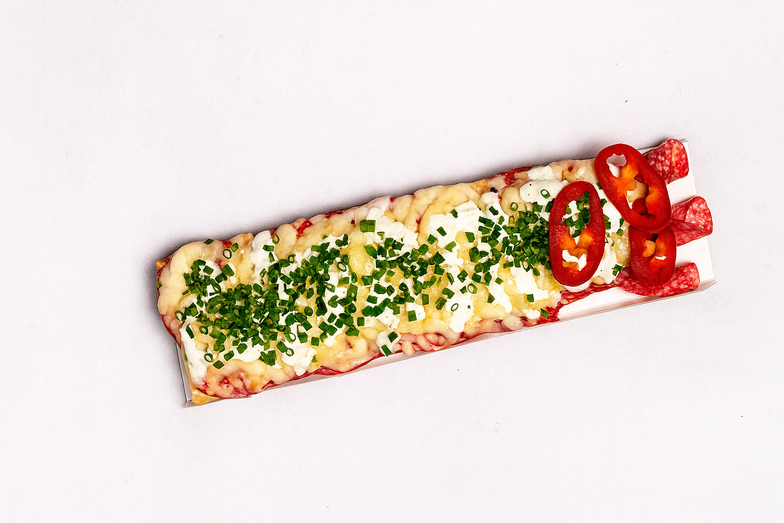 Zapiekanka M ok. 25cm ostra z salami