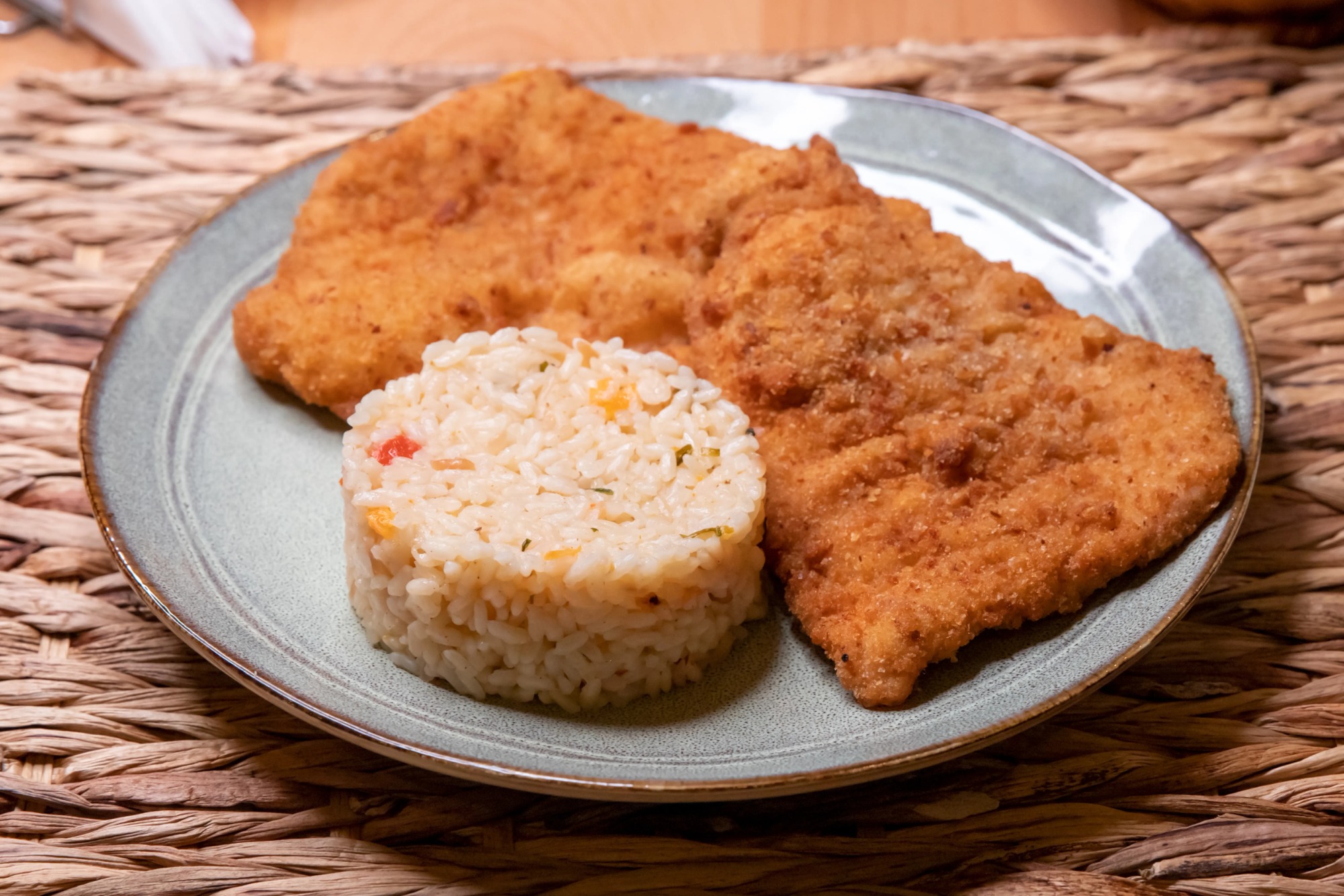 Șnițel de pui prin pesmet