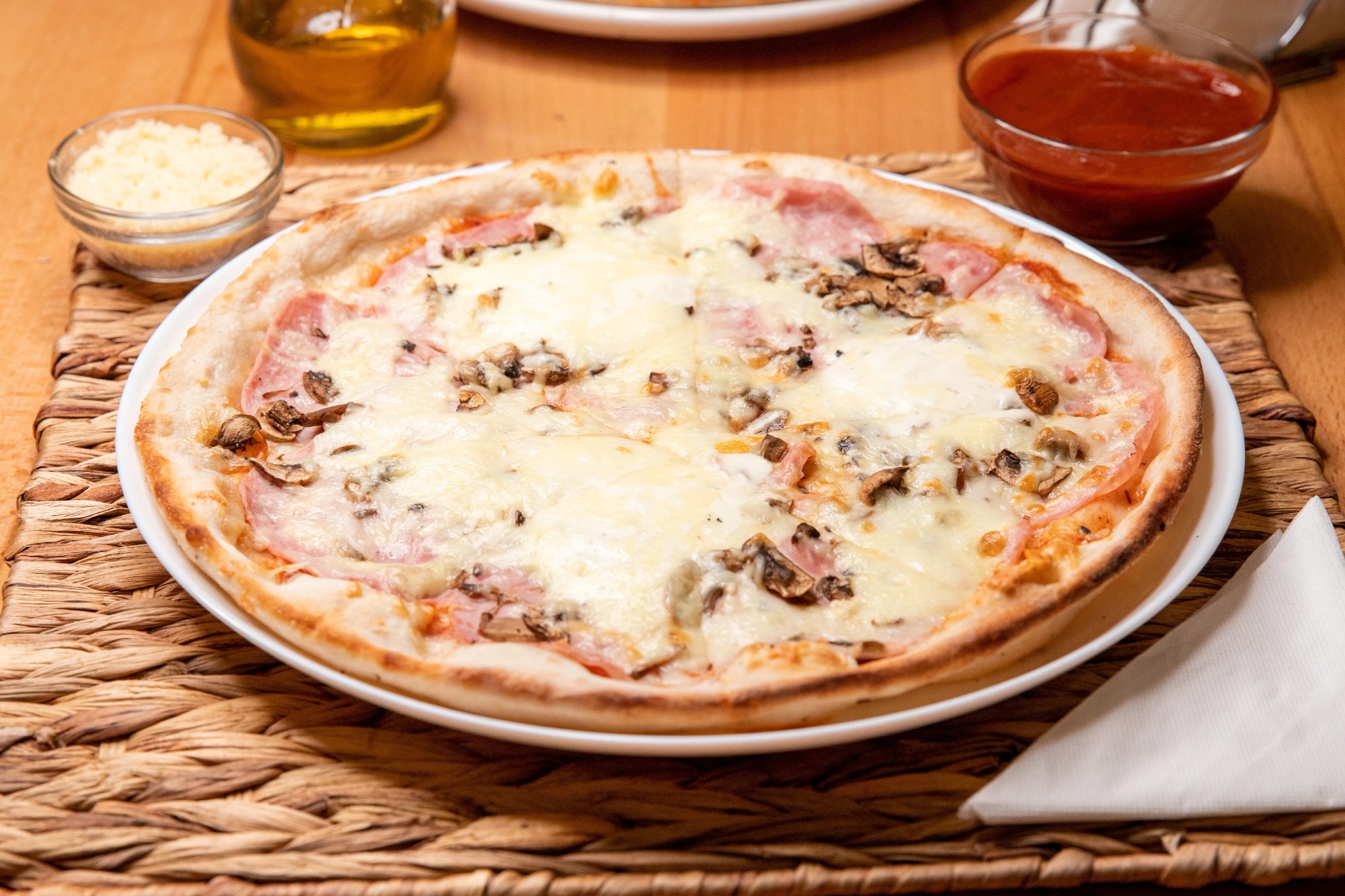 Pizza prosciutto e funghi