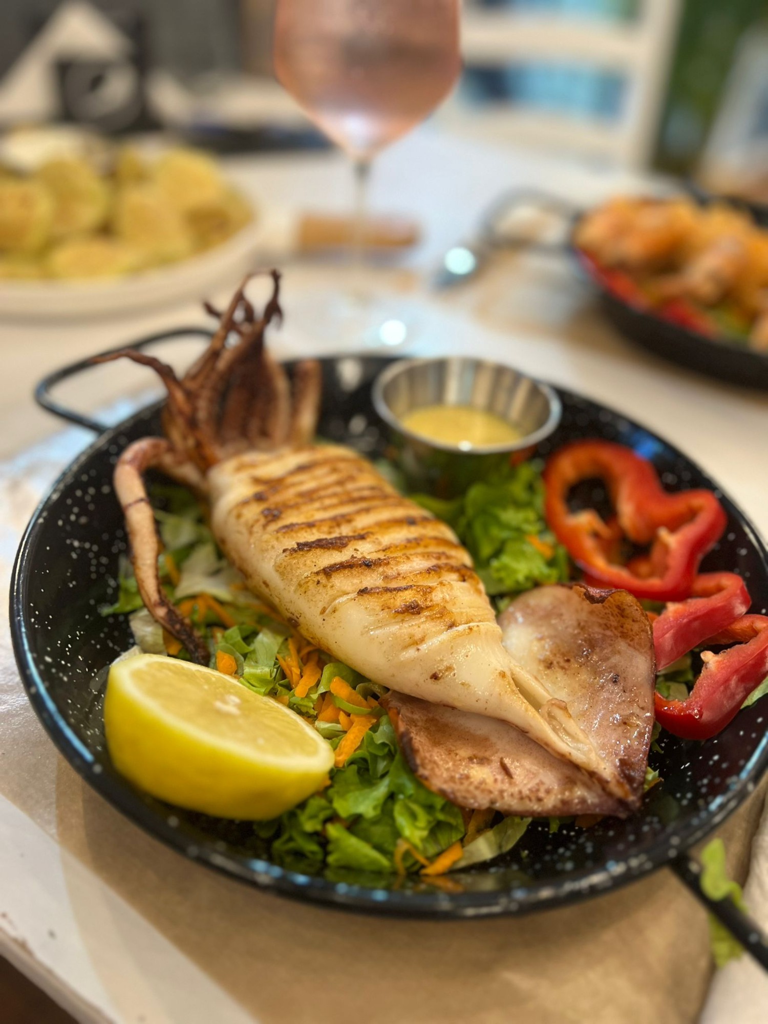 CALAMAR LA GRATAR UMPLUT CU BRANZA FETA