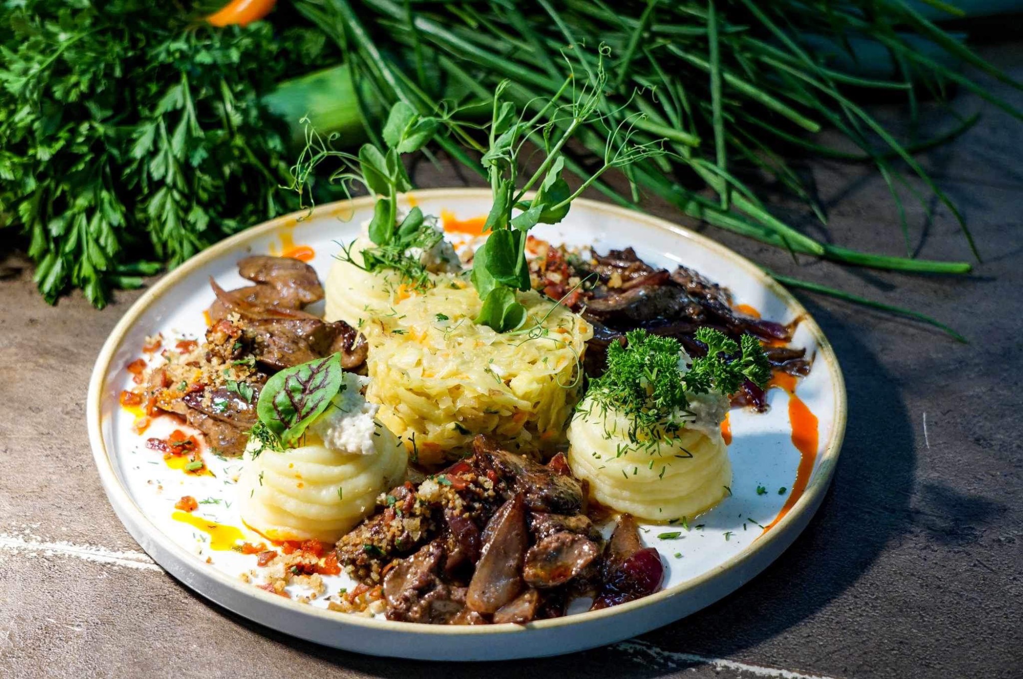 Wątróbka drobiowa duszona z cebulą