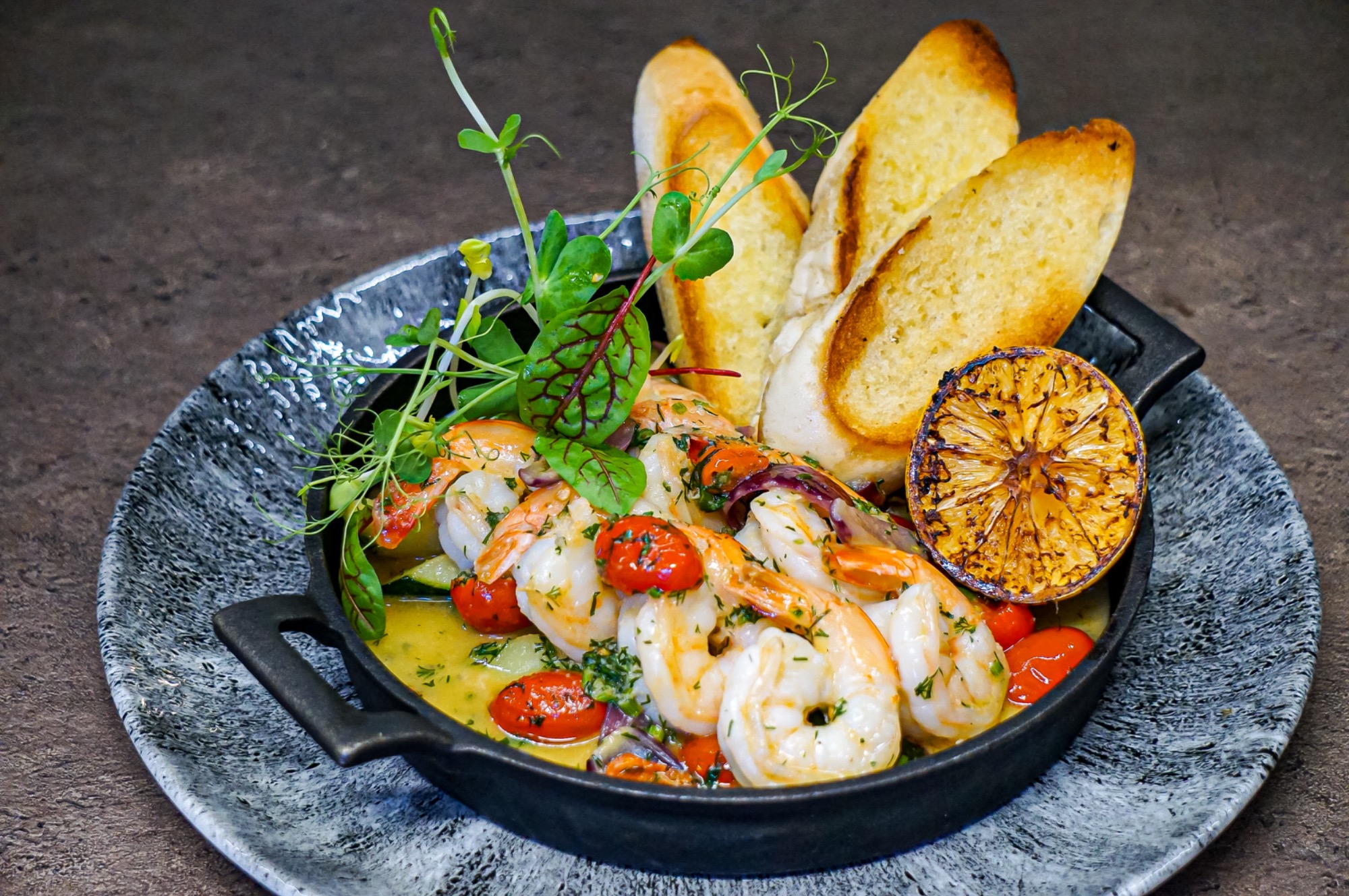 Krewetki tygrysie na maśle czosnkowym 