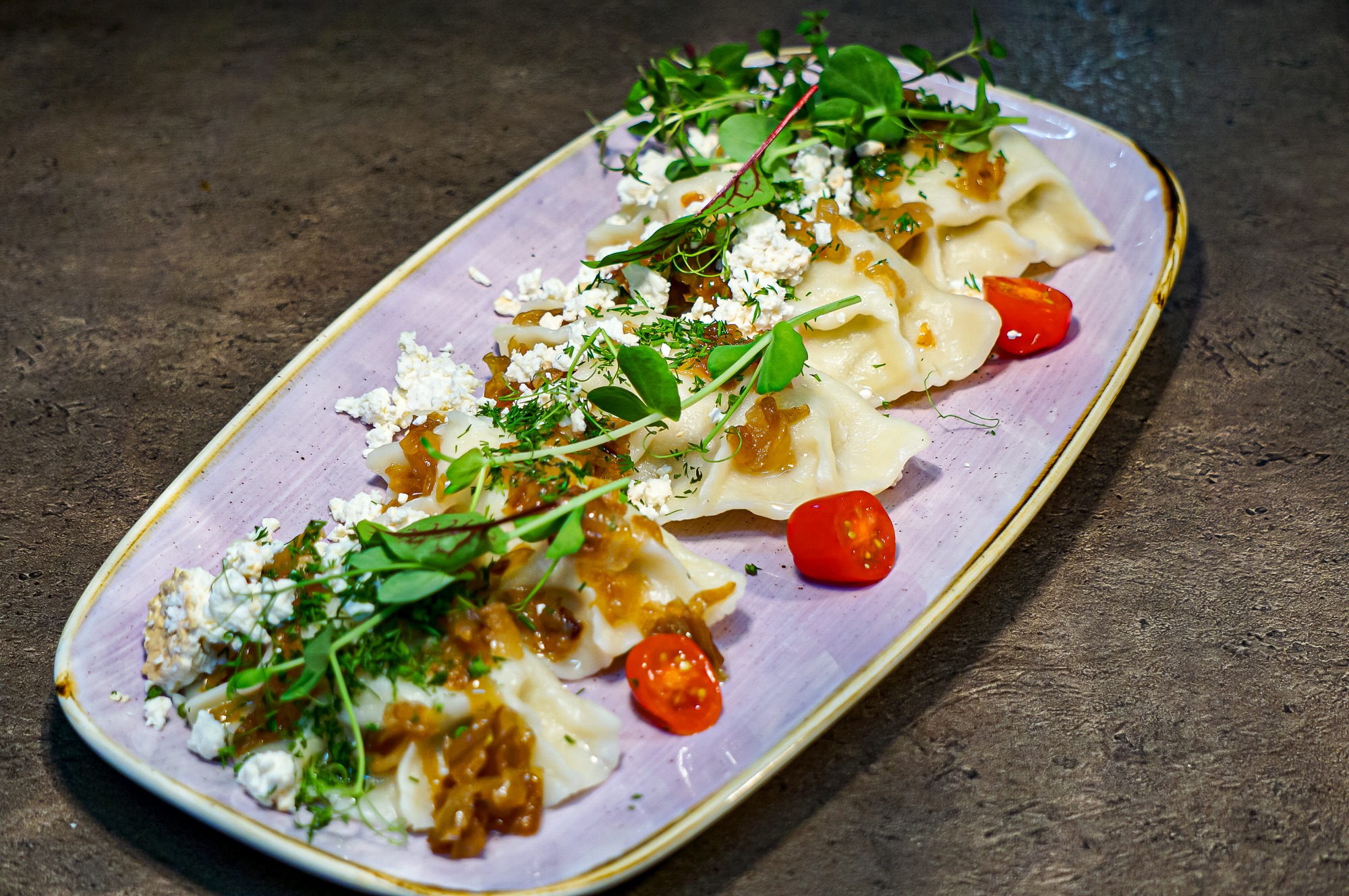 Ręcznie lepione pierogi ruskie z ziemniakami i twarogiem z Pierzchnicy  5 szt. / 450 g