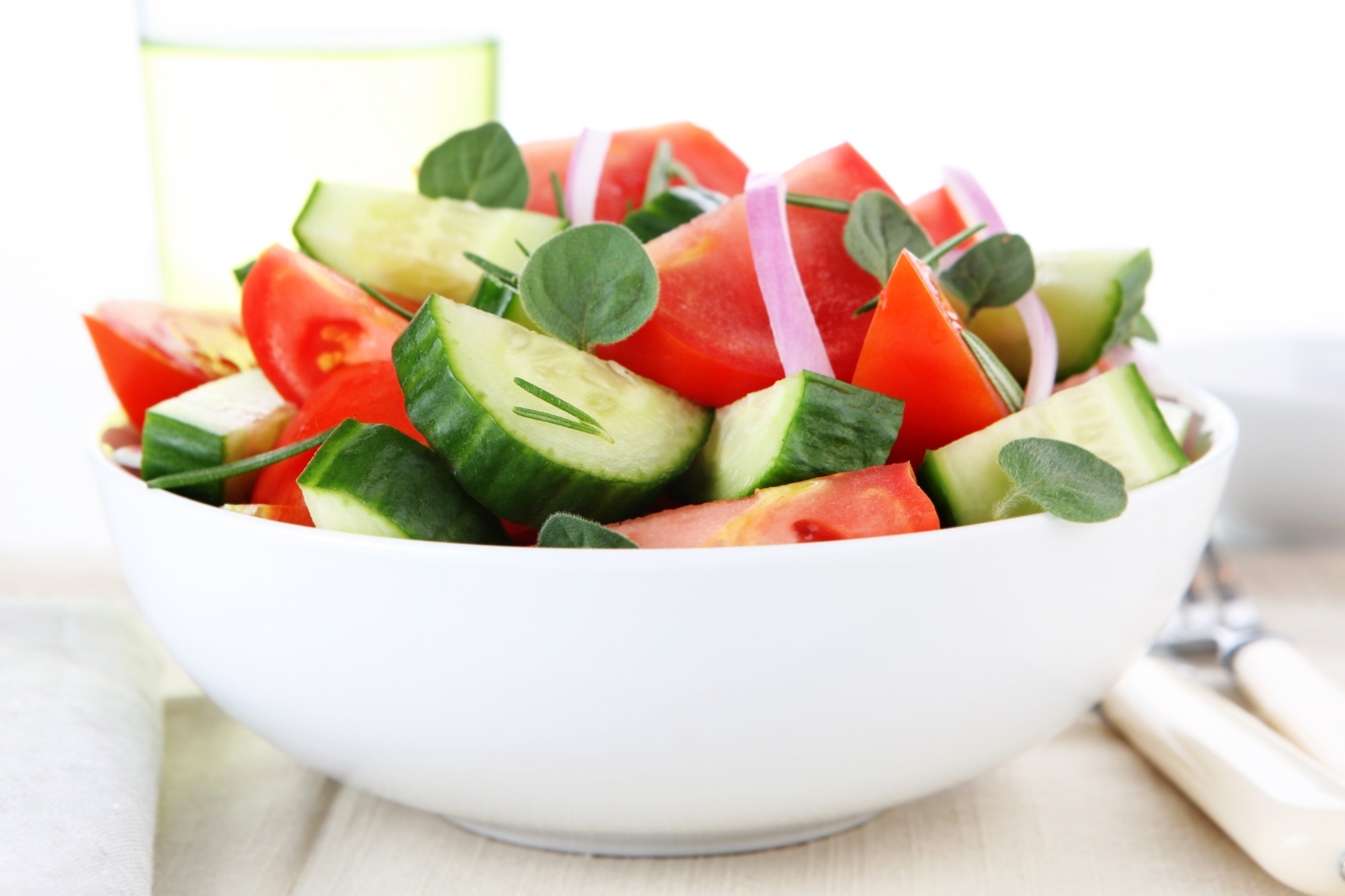 Salată roșii și castraveți