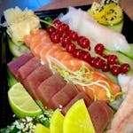 Zestaw sashimi (12 slice)