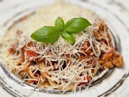 Spaghetti bolognese  (mięso mielone, sos bolognese, sos pomidorowy, ser)