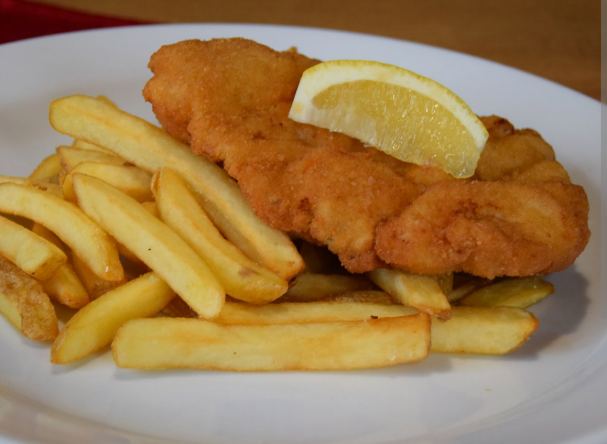 Kuřecí řízek + hranolky