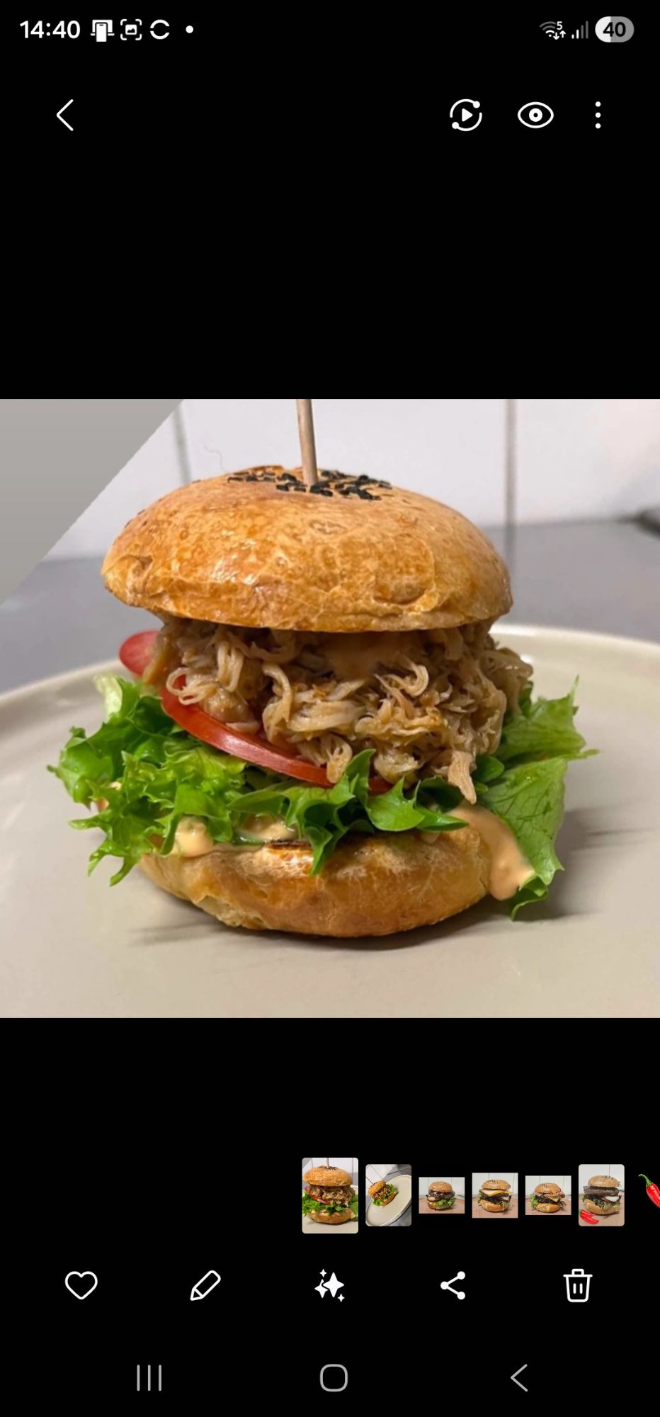 Burger s trhaným kuřecím masem
