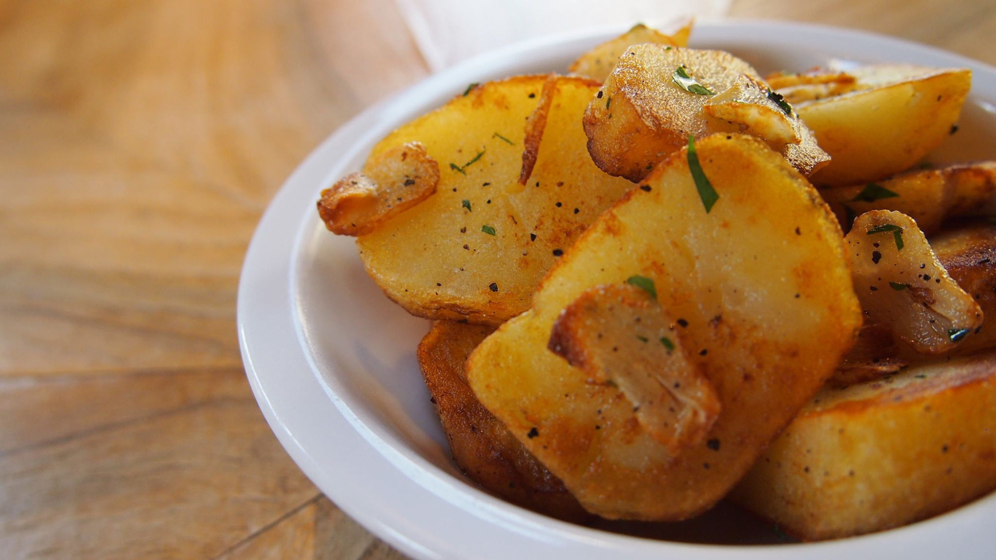 ziemniaki opiekane z czosnkiem i rozmarynem 