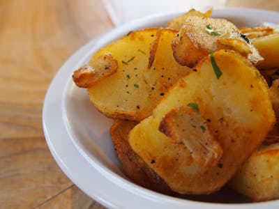 ziemniaki opiekane z czosnkiem i rozmarynem 