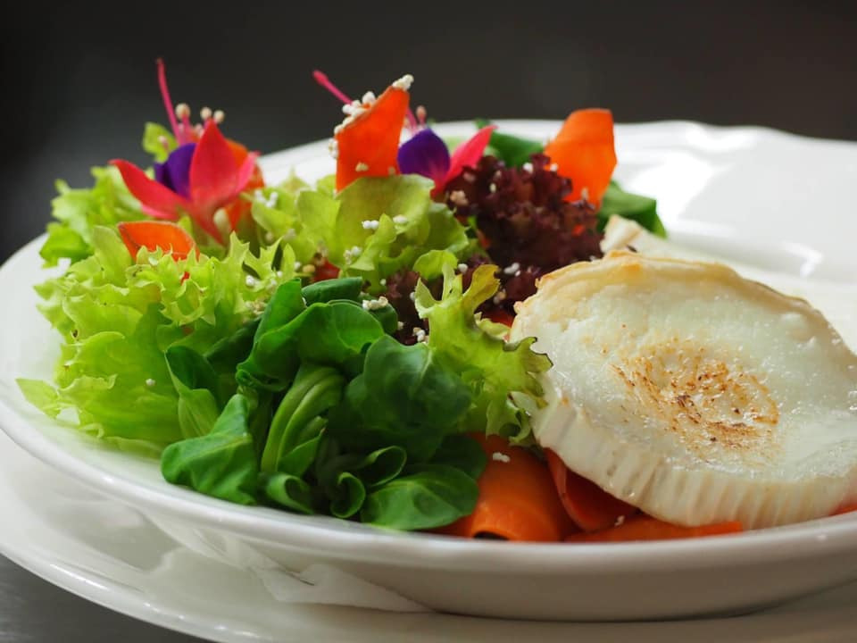 Sałata z kozim serem