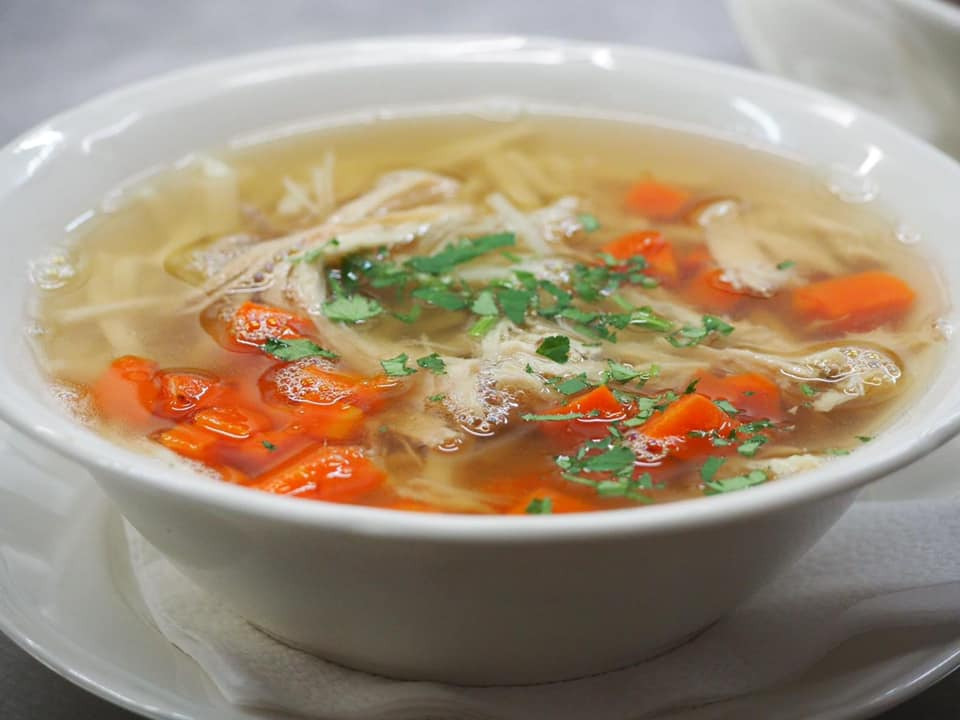 Rosół gospodyni domowej z kurczakiem