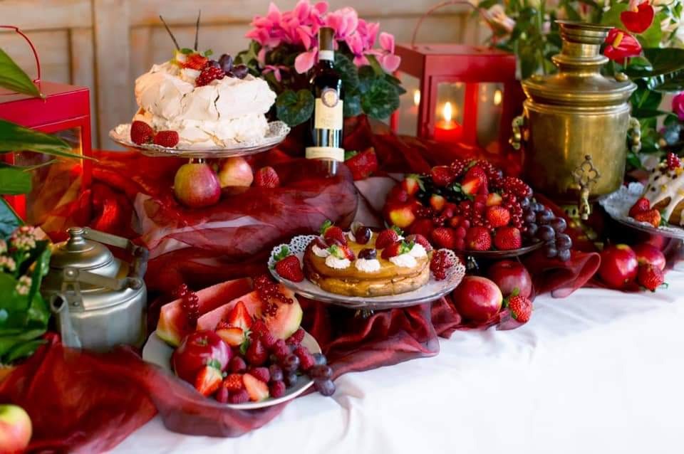 Cała beza migdałowa - Delikatesy