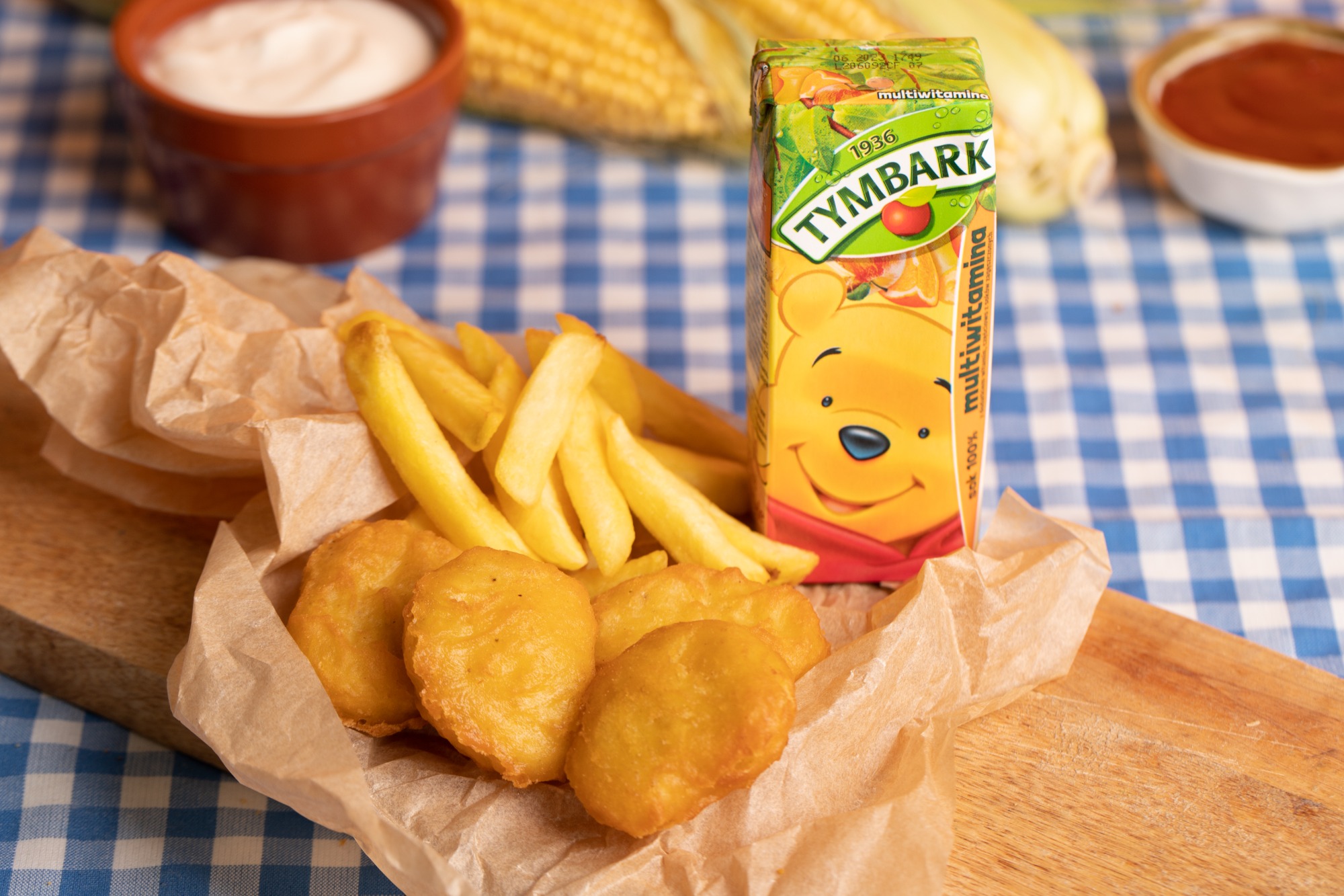 9 Nuggetsów z frytkami (ok.250g) i soczkiem