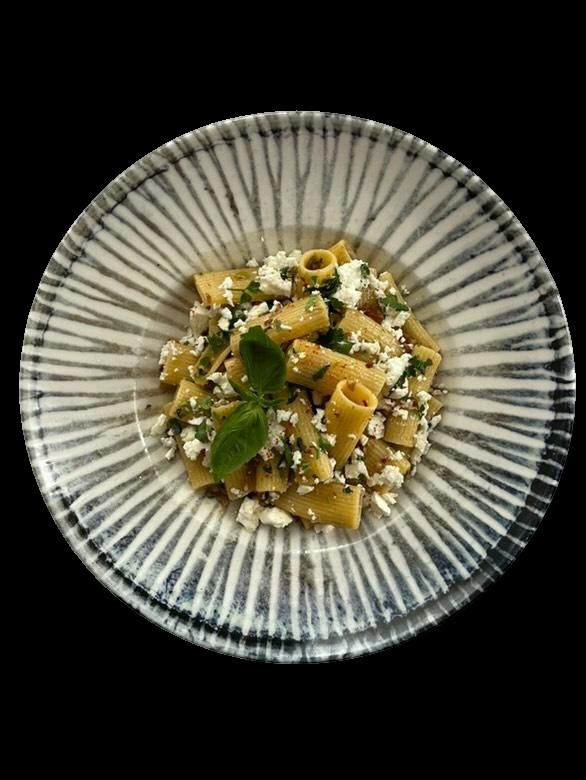 Rigatoni z rodzynkami i fetą 