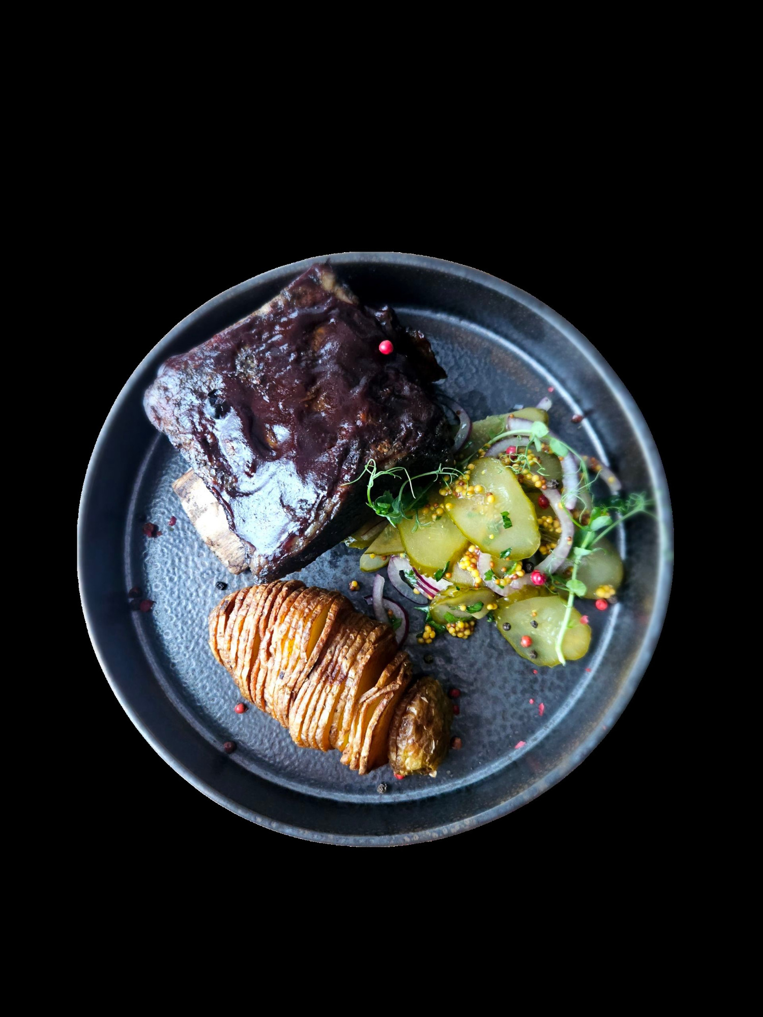 Żebro wołowe z ziemniakiem Hasselback 