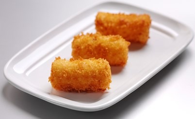 Banan w cieście z sosem toffee