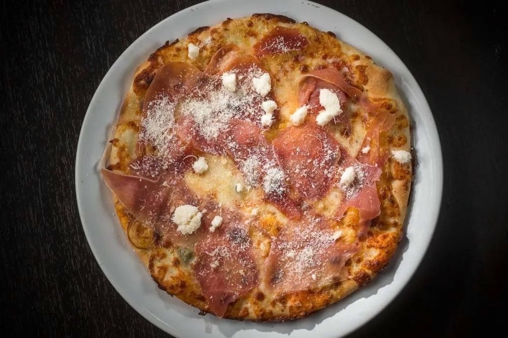 Pizza Formaggi e Crudo Medie