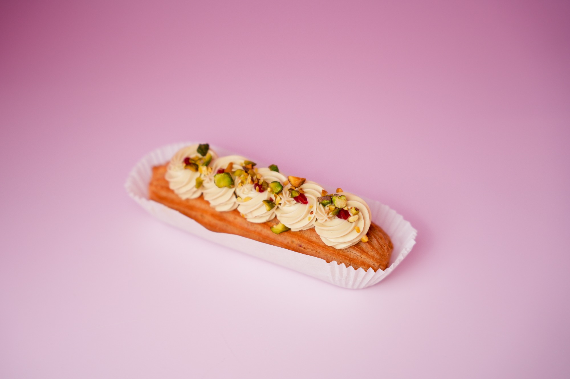 Ekler pistacja z maliną