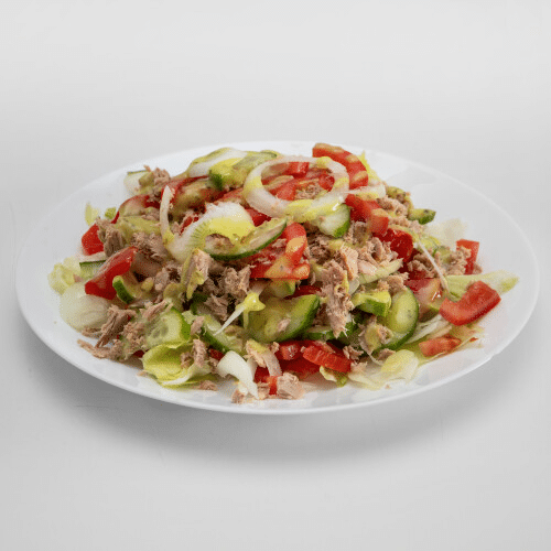 2. SAŁATKA Z TUŃCZYKIEM 