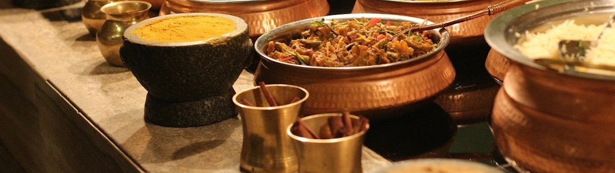 Dania Tandoor