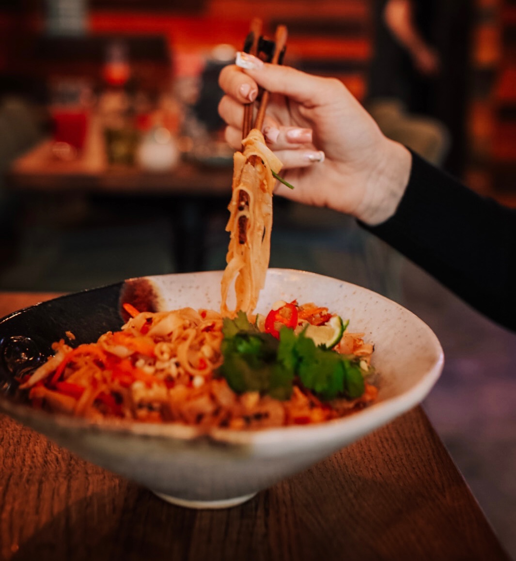 Makaron Pad thai z kurczakiem + naturalny sok firmy Dziekan