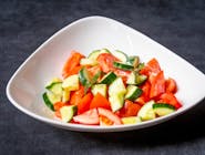 Salata de Roșii, Castraveti, Ardei Gras, Ceapă Roșie si Marar