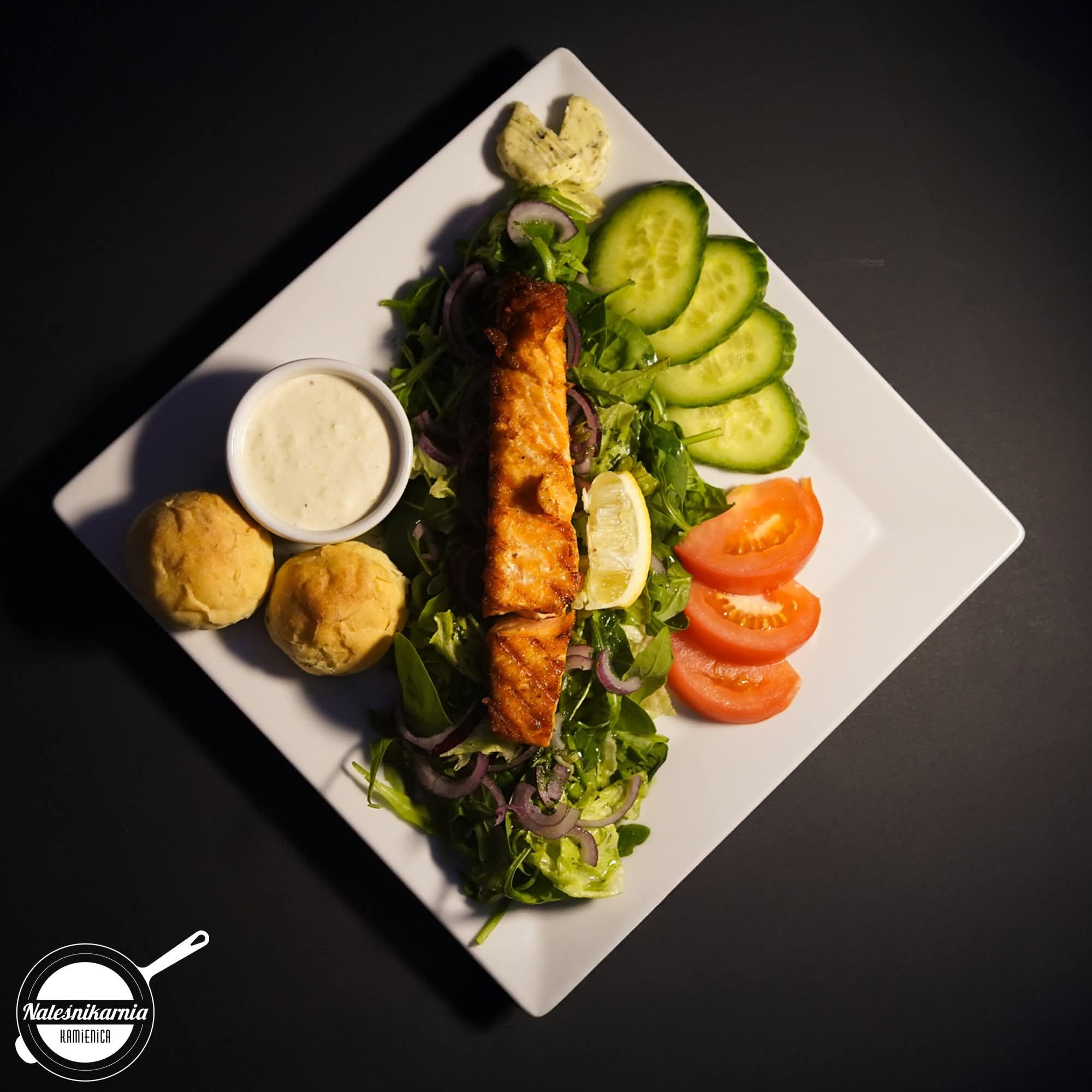3. Z grillowanym łososiem