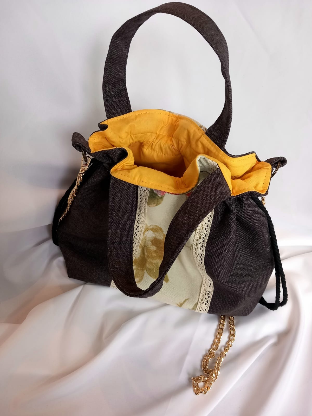 FRAJLICA Tamnosiva s ružama