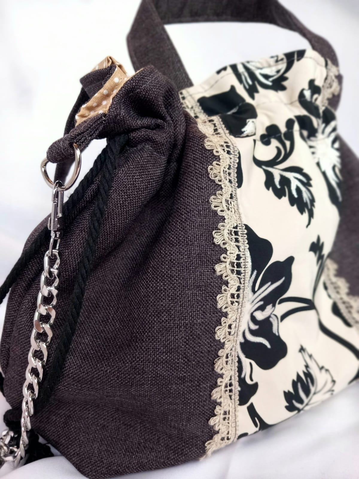 FRAJLICA Tamnosiva s cvijećem 