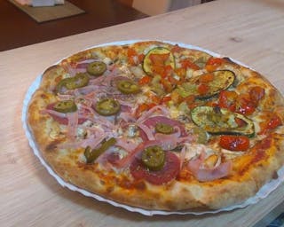pizza pół na pół jalapena/wegetariańska