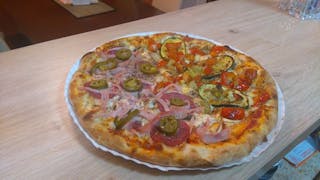 pizza pół na pół jalapena/wegetariańska