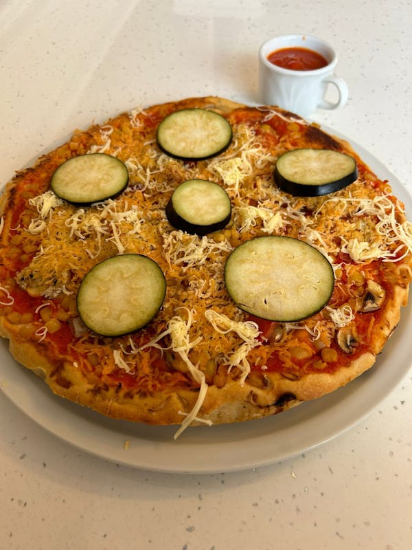 Pizza mare cu vinete