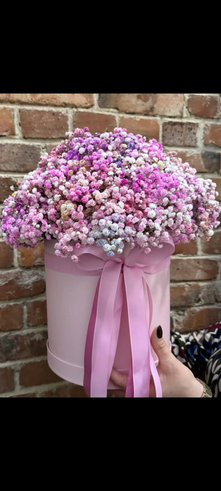 Flower box z różami- gipsówka