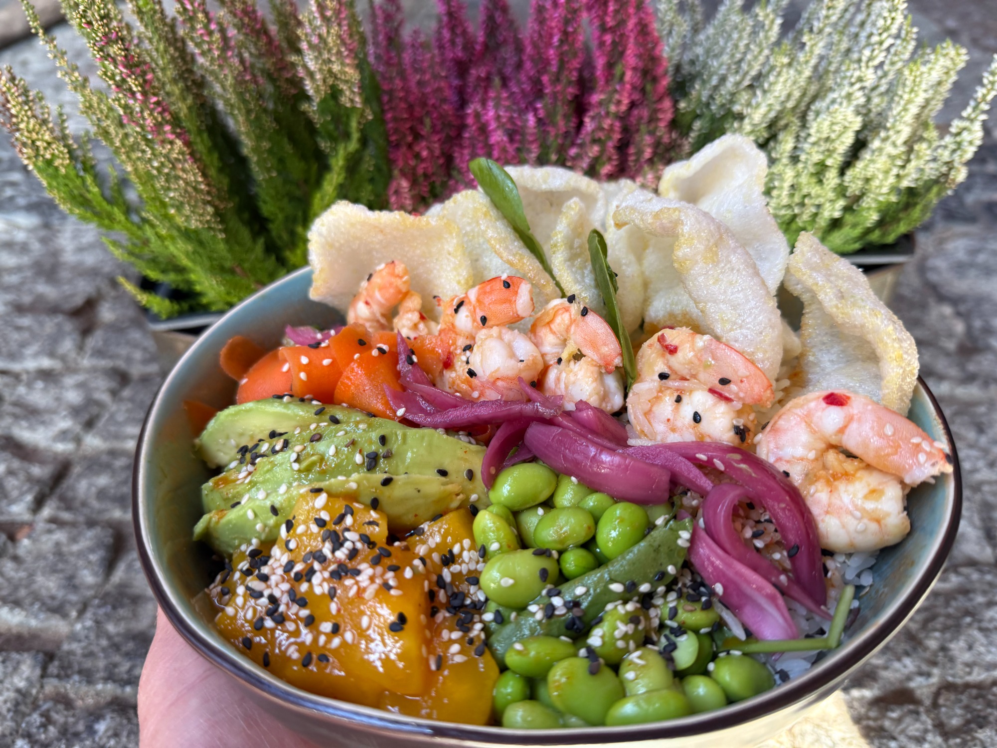 Poke bowl z krewetkami