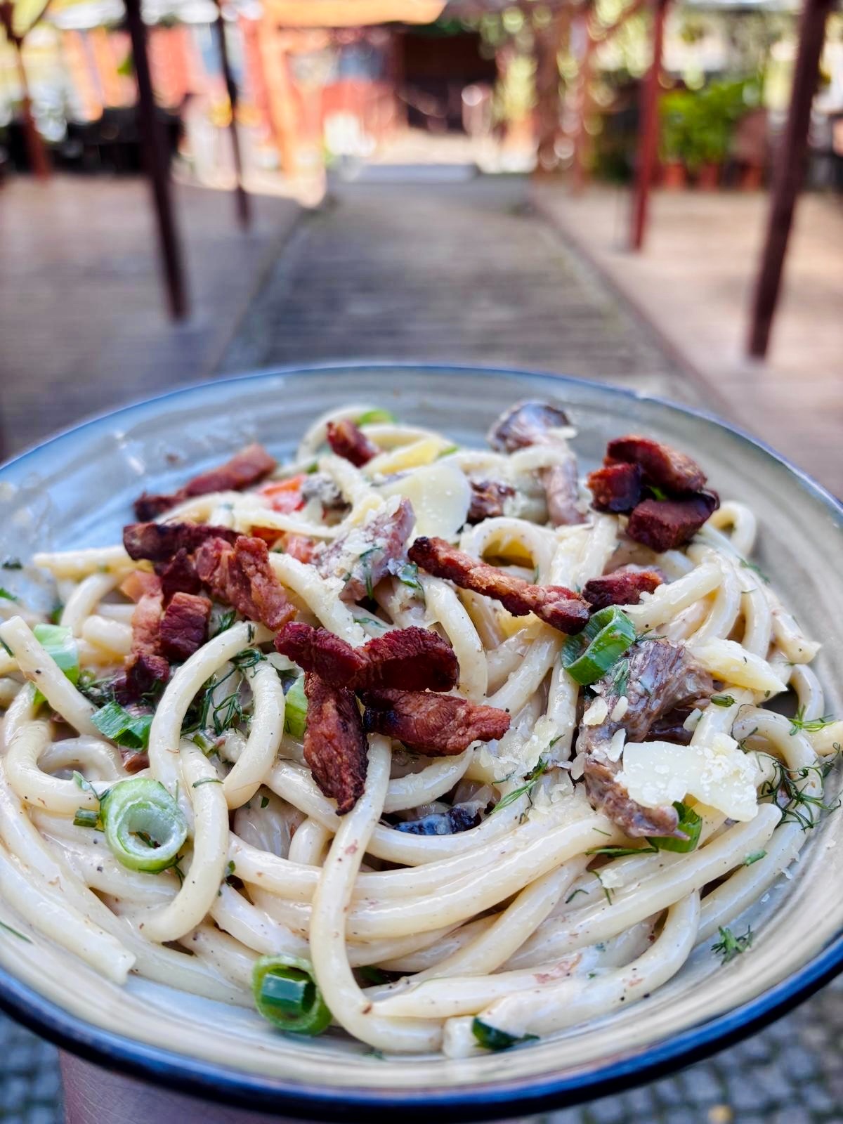 Makaron Bucatini z kurkami