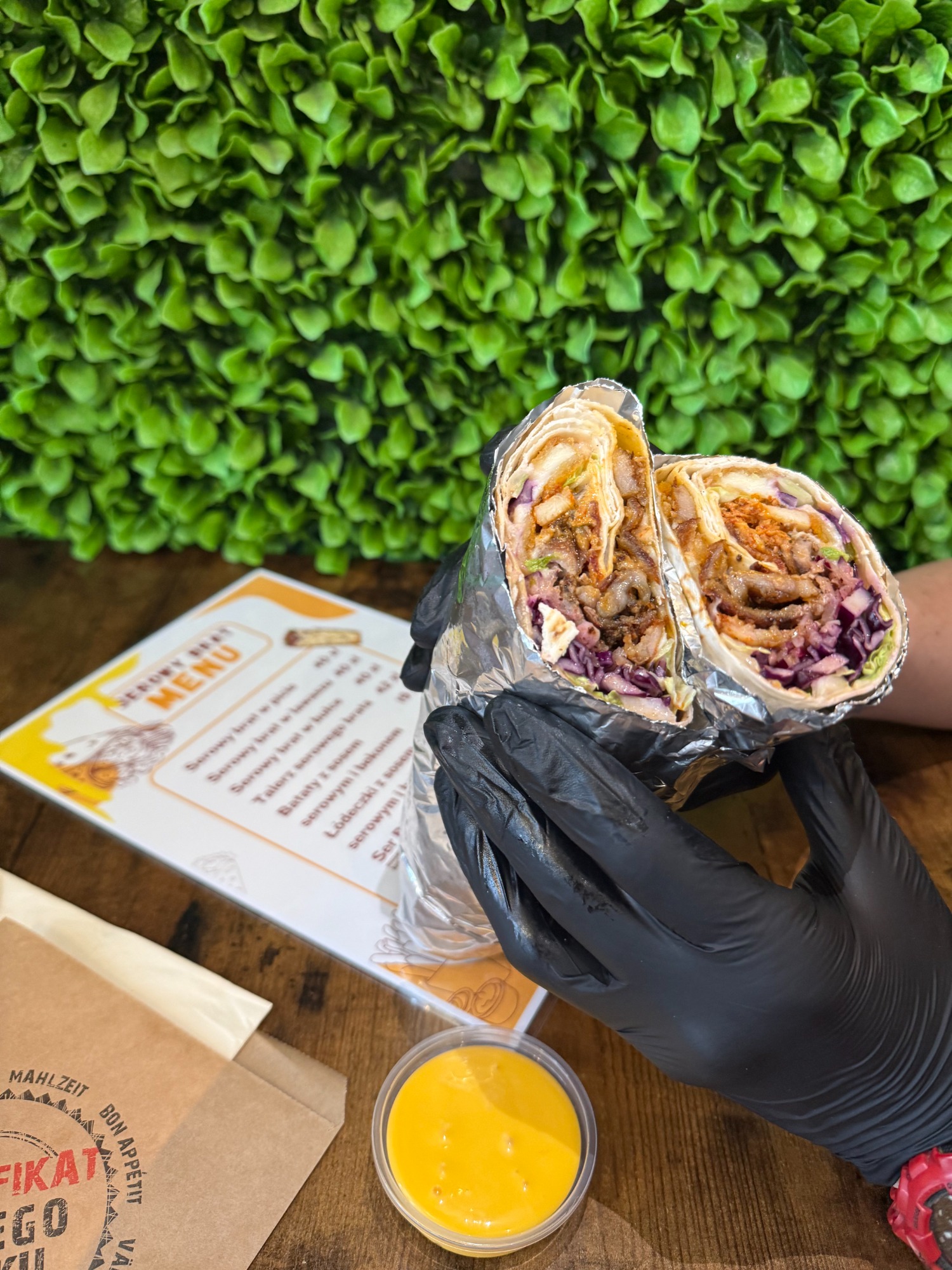 Serowy brat w lawaszu