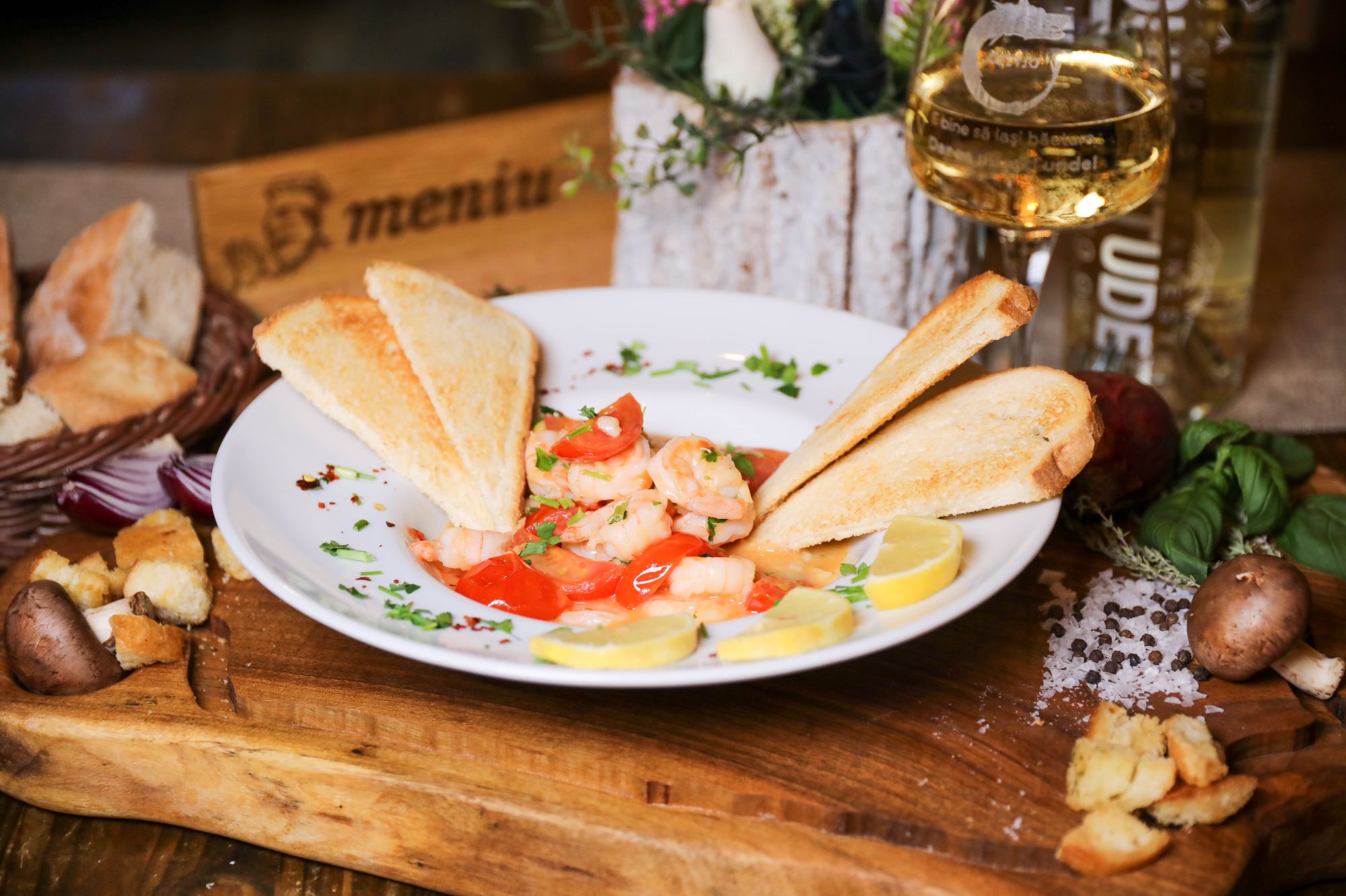 Creveți la tigaie cu usturoi