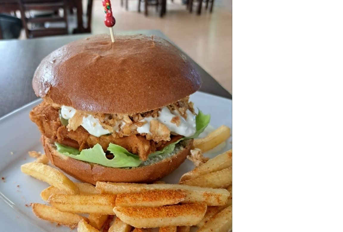 Chickenburger + frytki