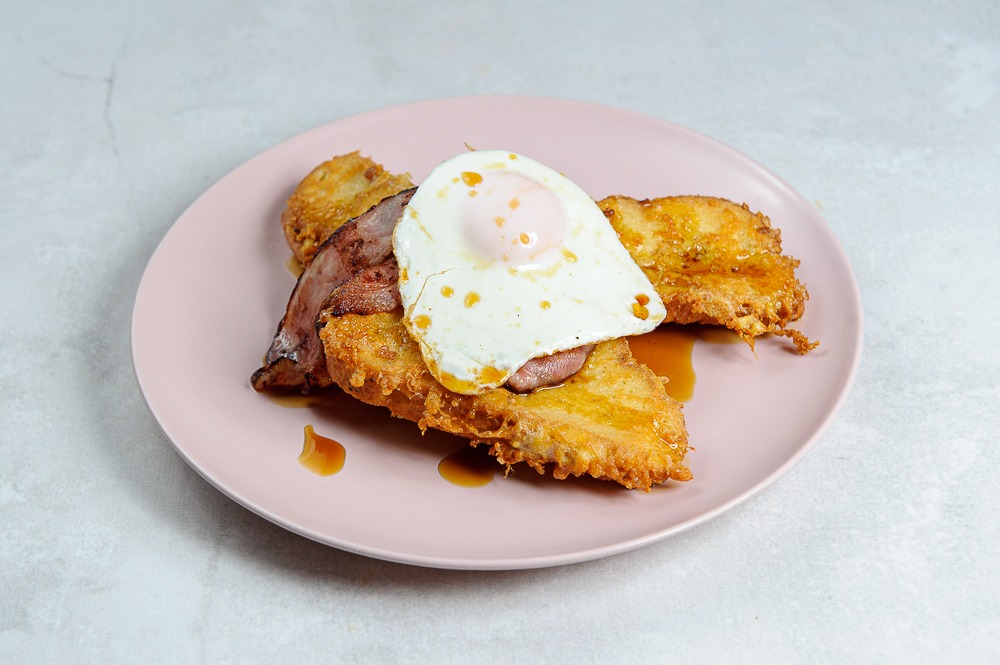 Tosty francuskie z chałki z boczkiem