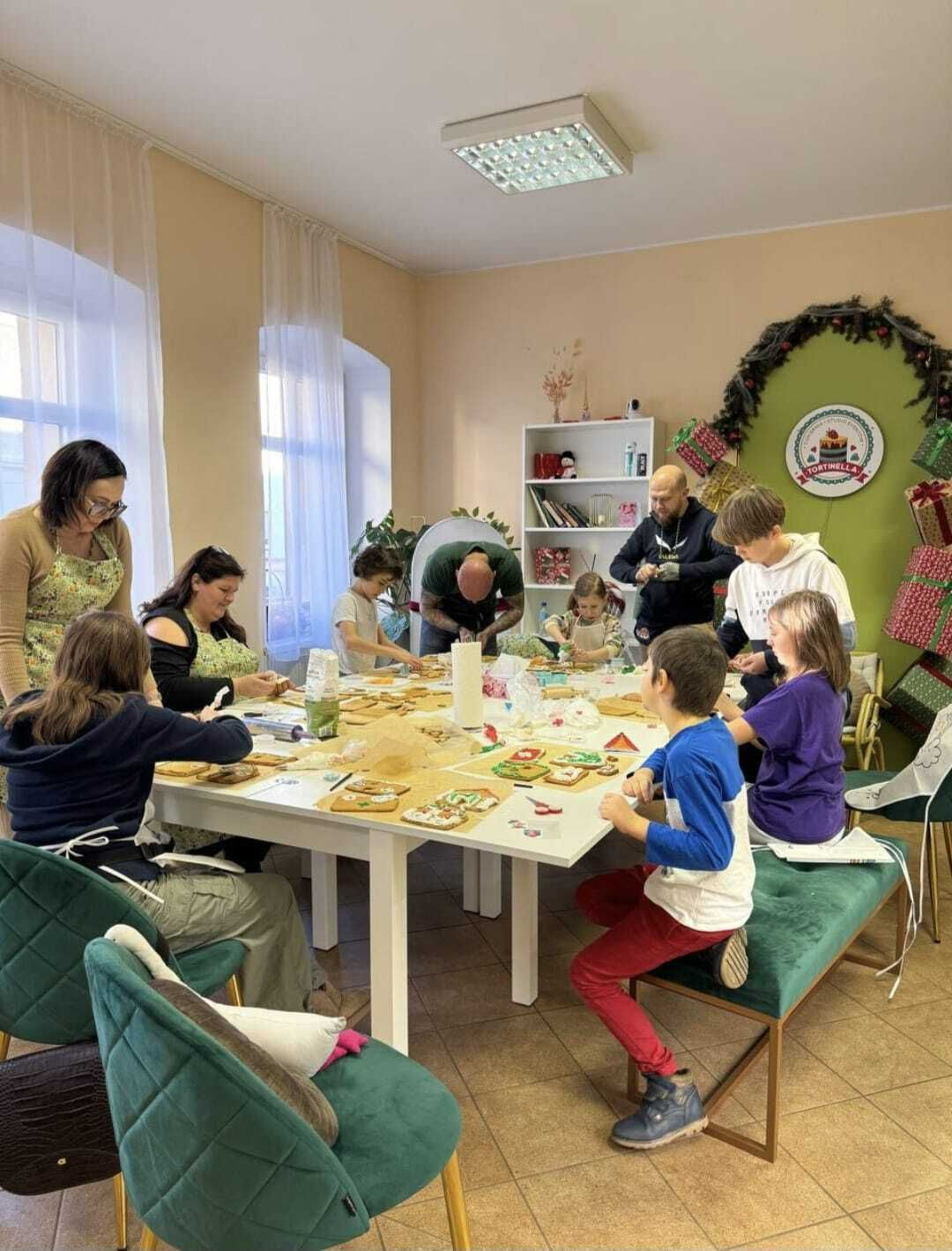 12.12 (piątek) – Wieczór dla dorosłych: Tworzenie piernikowych domków + kakao ☕