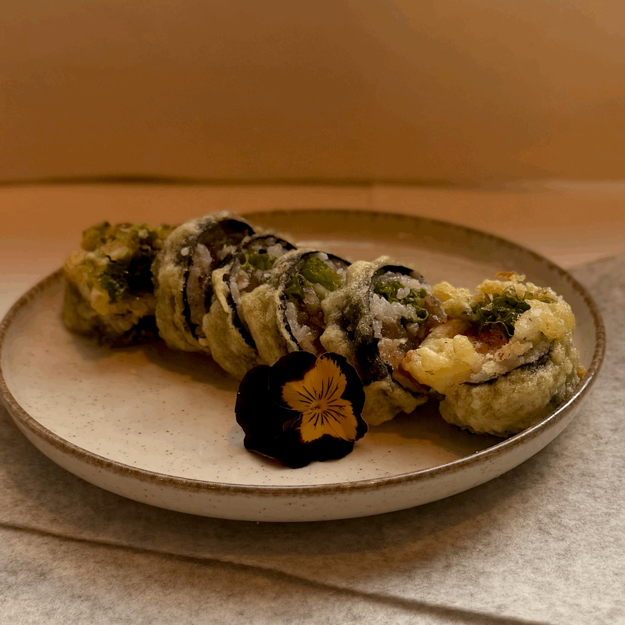 Futomaki Tatar tuńczyk w tempurze
