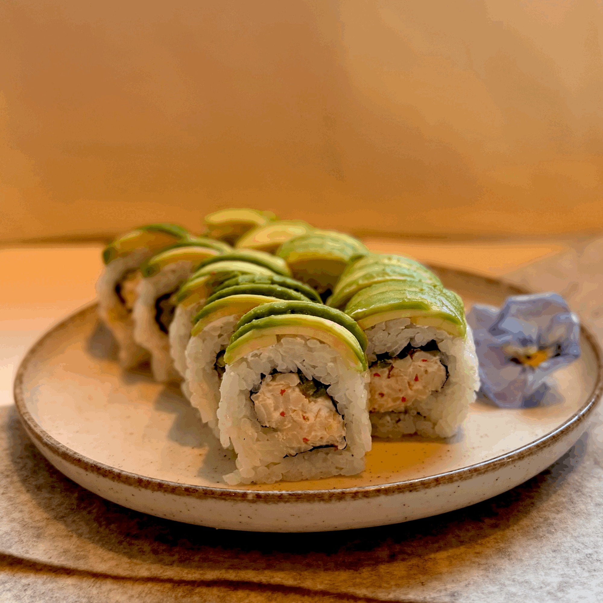 California Gold sałatka surimi z awokado 