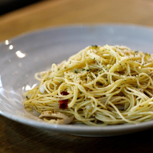 1. Spaghetti aglio olio