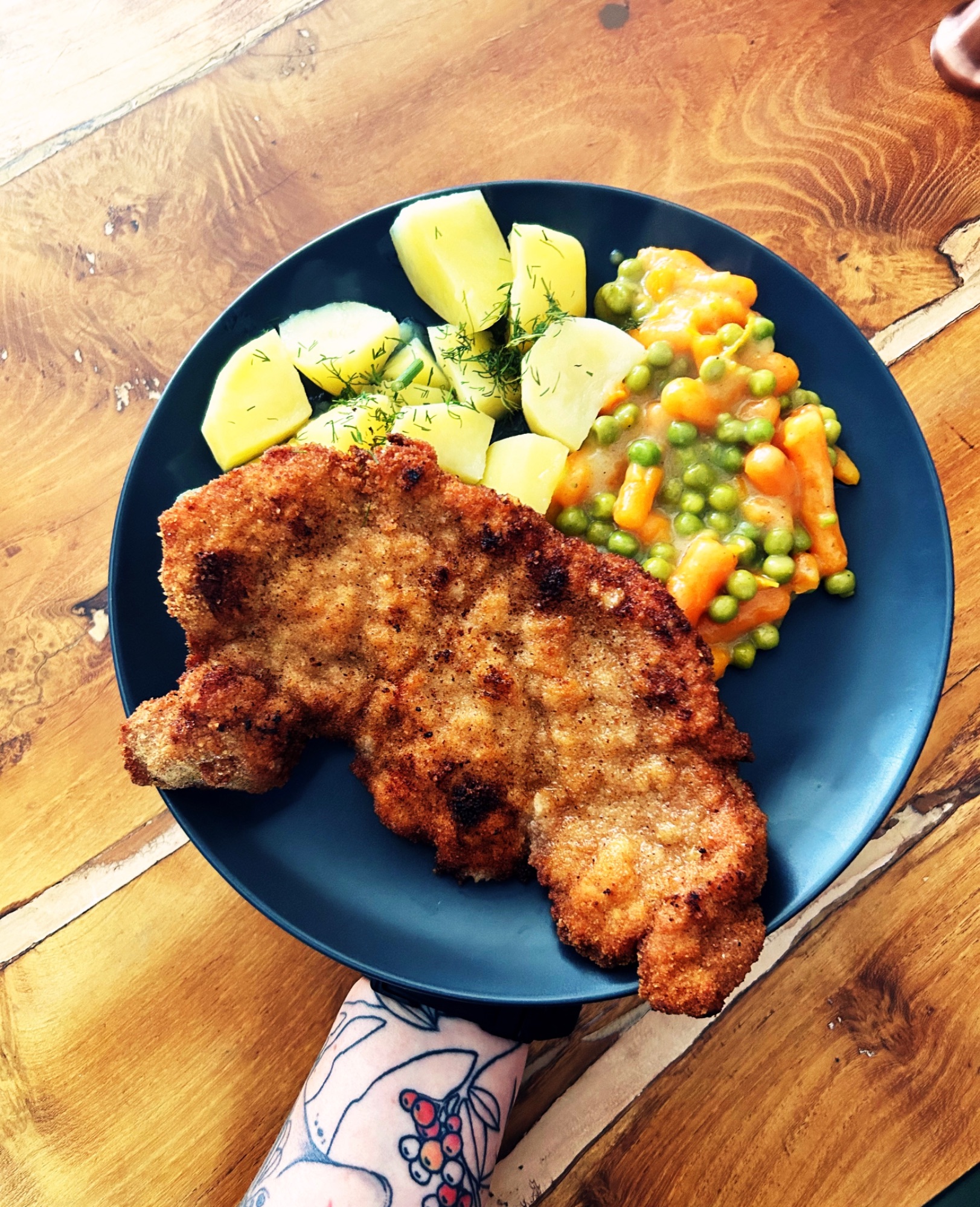 Kotlet schabowy z dodatkami