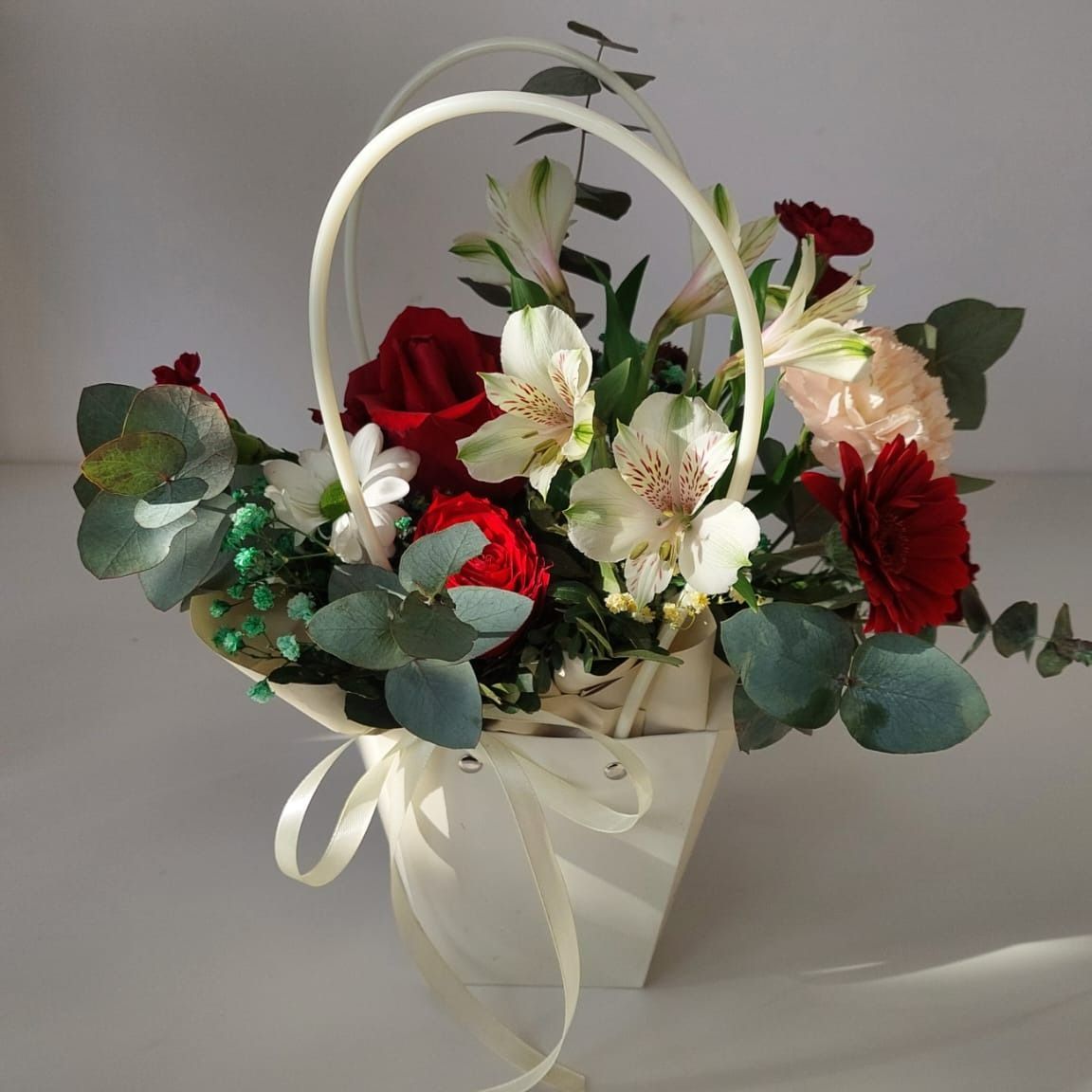 Koszyk biało - czerwony