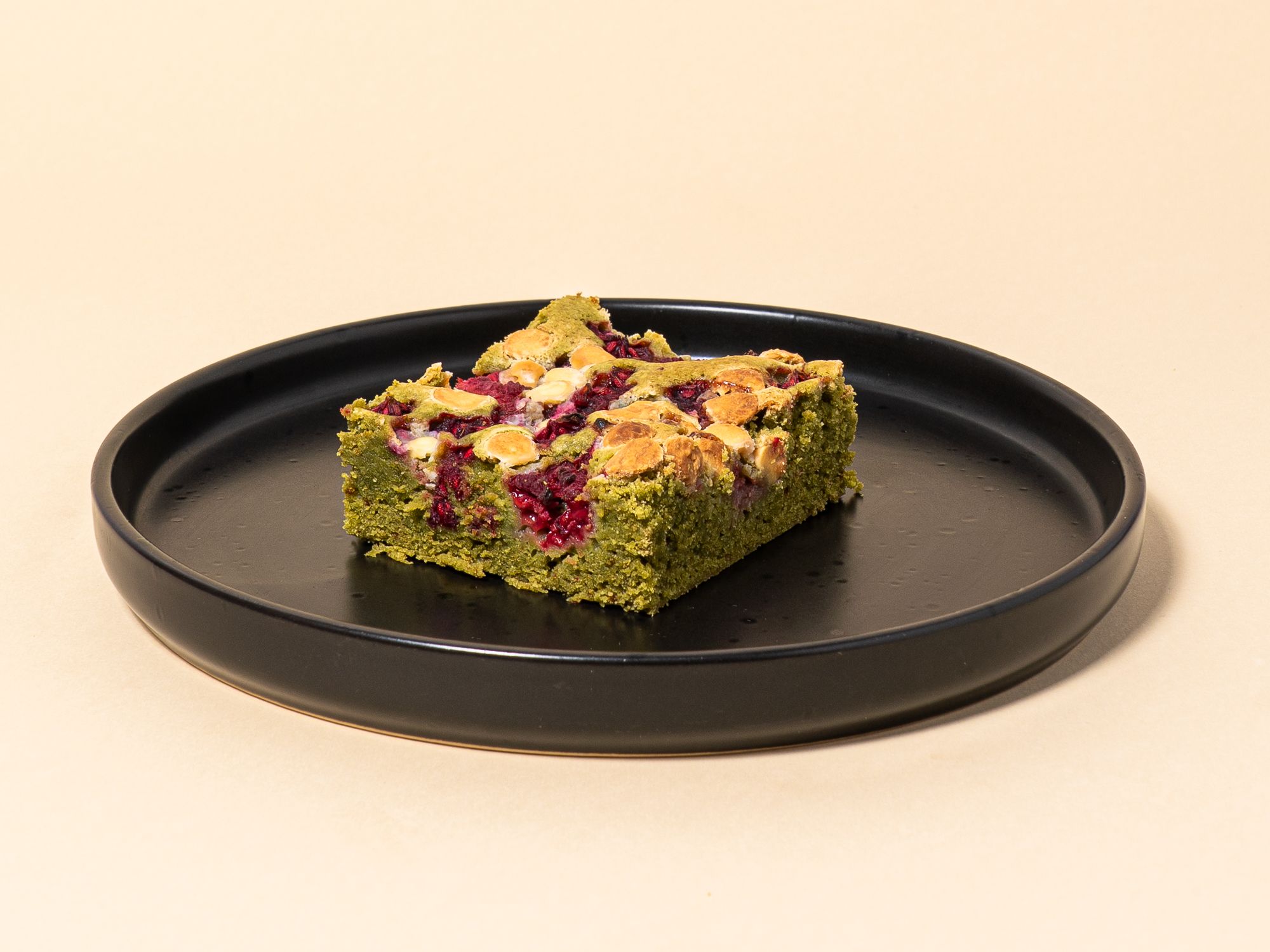 Matcha Blondie z malinami (12 porcji)