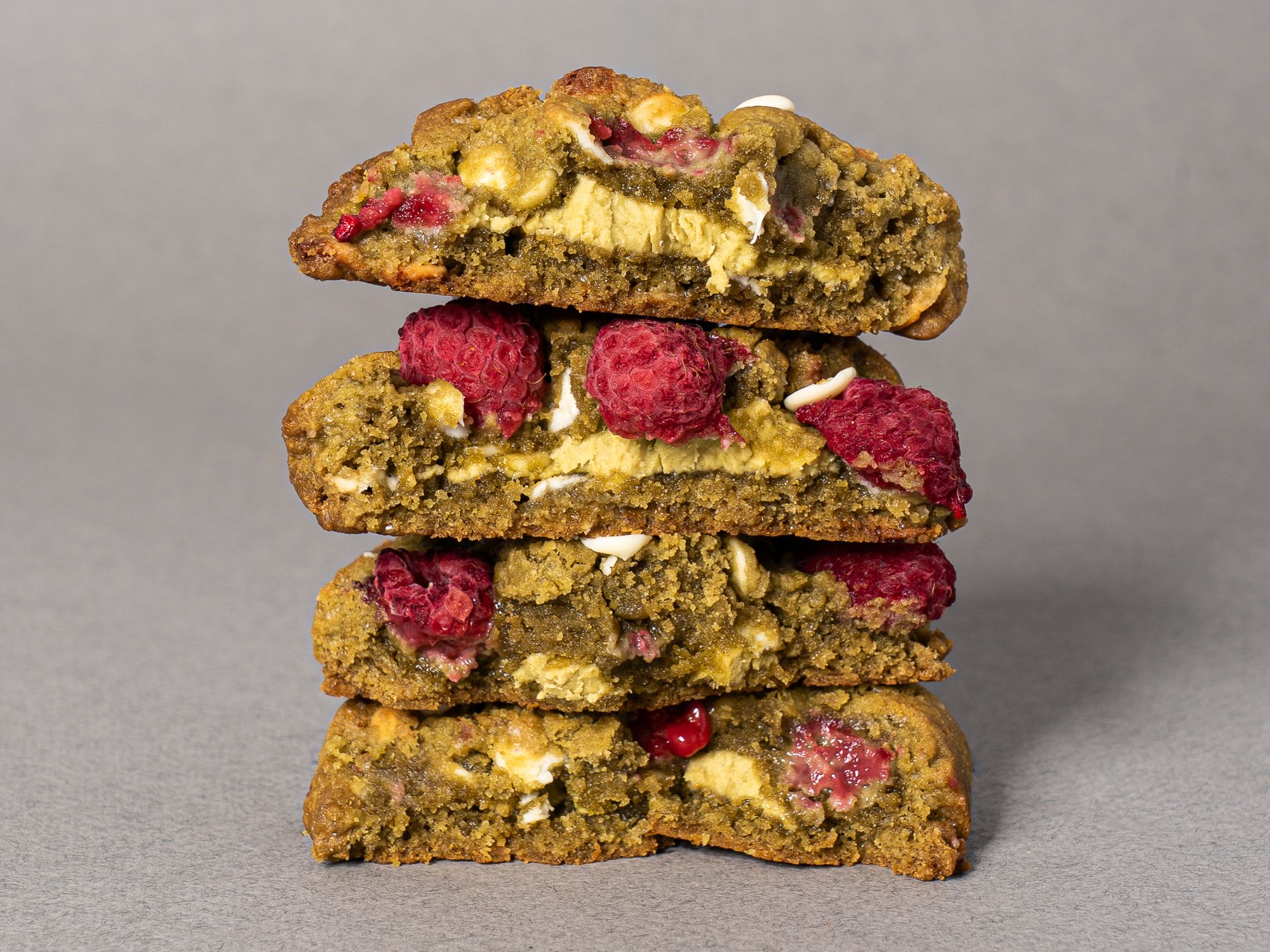 Ciastko pistacjowe z malinami (ok 140g)