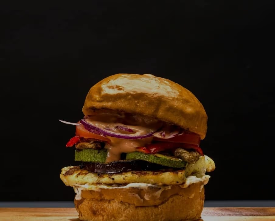 Meniu Burger de vita cu cartofi prajiti